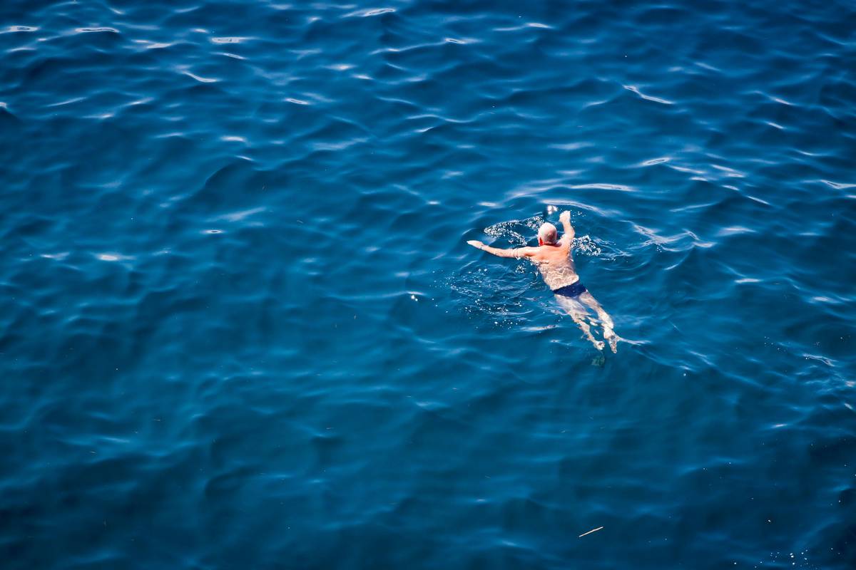 Woman practicing horizontal buoyancy to experience swimming and its benefits